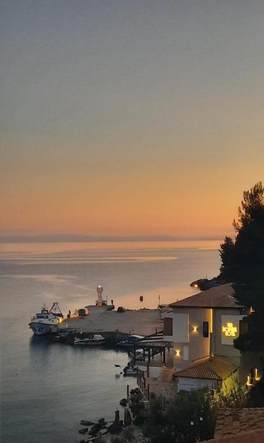 Peter'S Sea House Otel Himarë Dış mekan fotoğraf